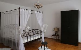 The Lakehouse Villa Neusiedl Am See Wienerstrasse 8